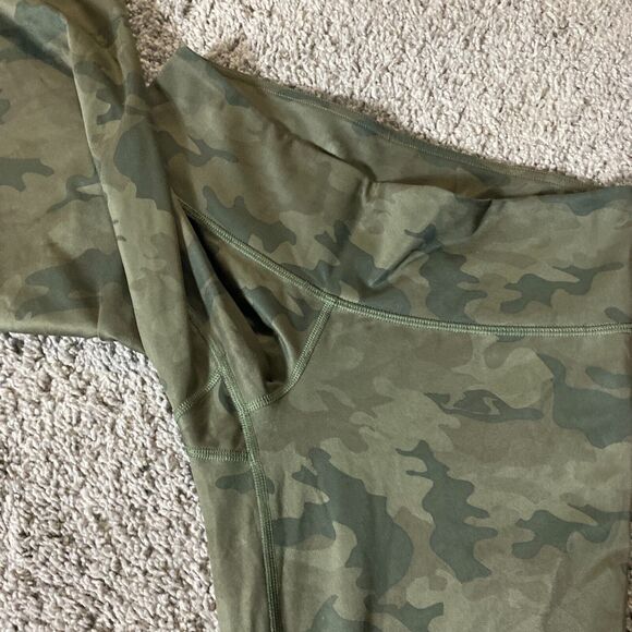 Lululemon Size 6 Wunder Under High Rise Savasana Camo 20cm Fatigue Green Unicorn - Picture 2 of 6